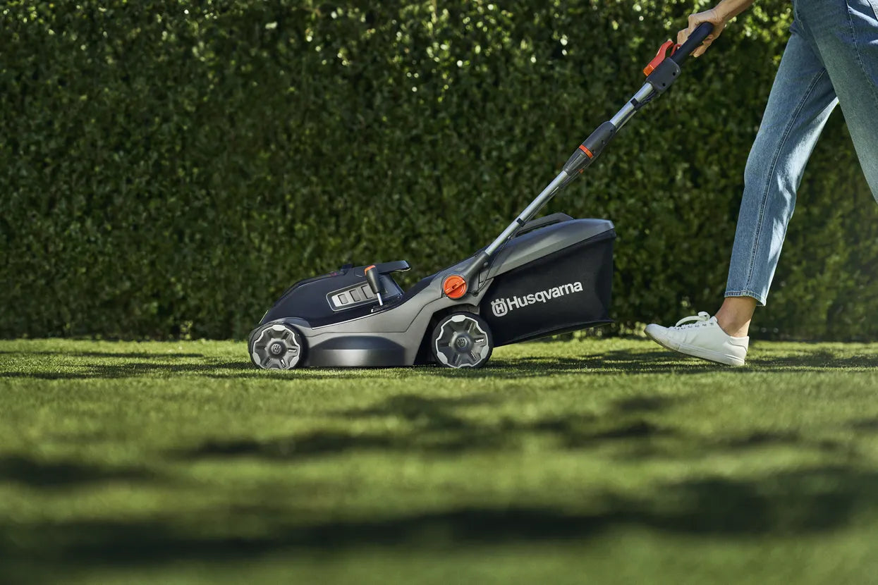 Battery Lawn Mower 34cm ASPIRE™ LC34 (Skin Only) Husqvarna 970648302