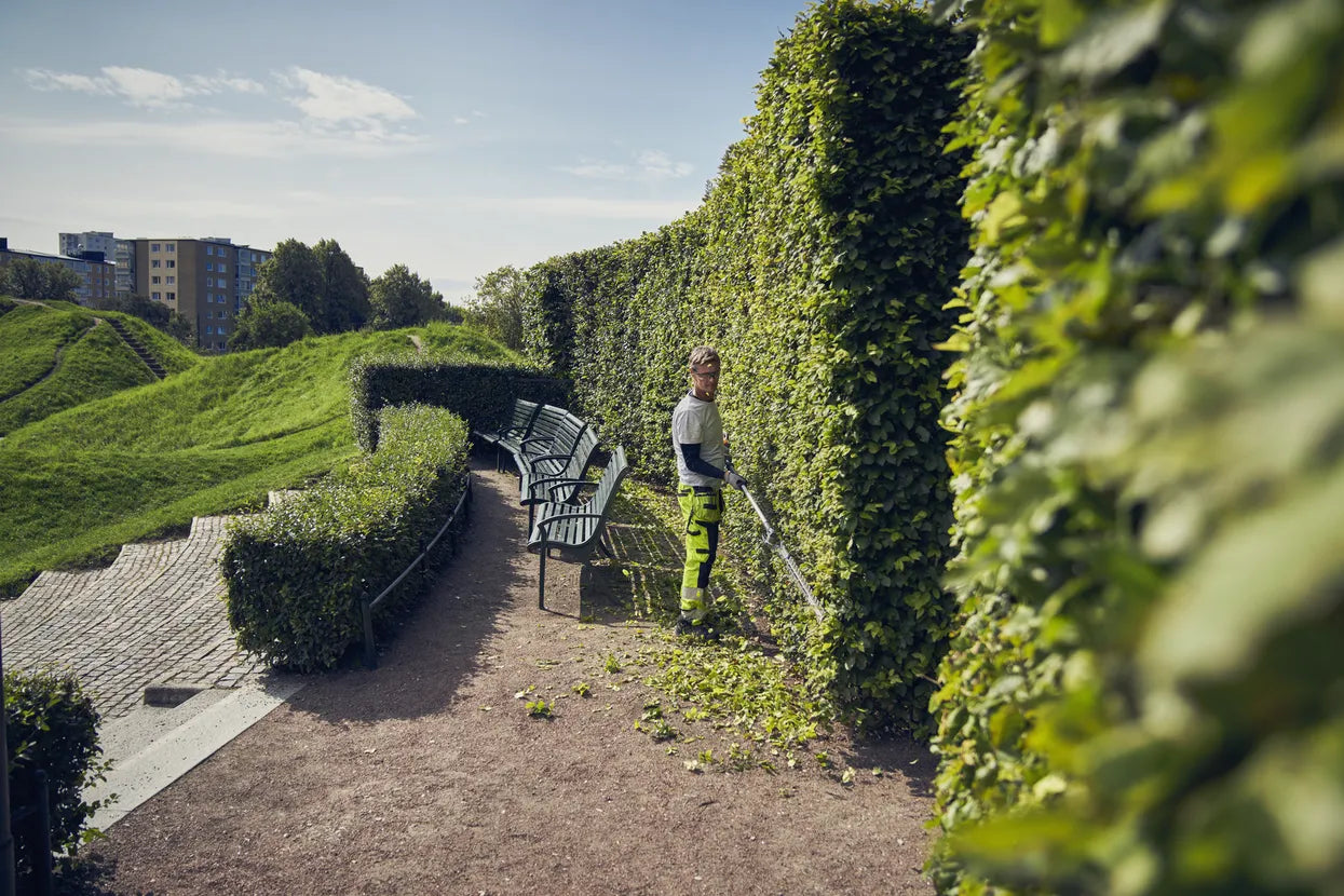 Battery Hedge Trimmer 60cm Bar 525iHE4 (High Reach) (Skin Only) Husqvarna 970705003