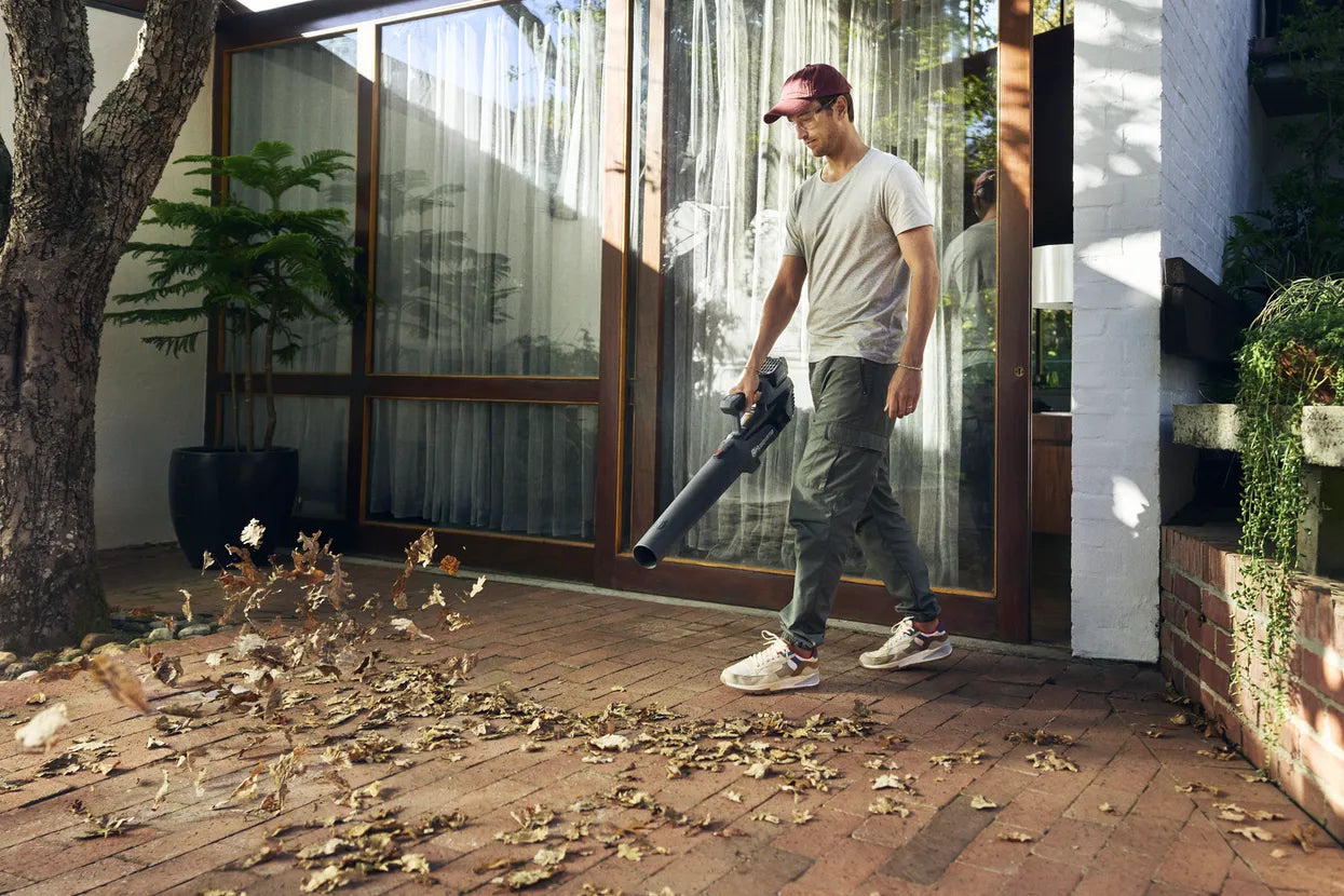Husqvarna ASPIRE B8X Leaf Blower Kit with Battery & Charger 970620406