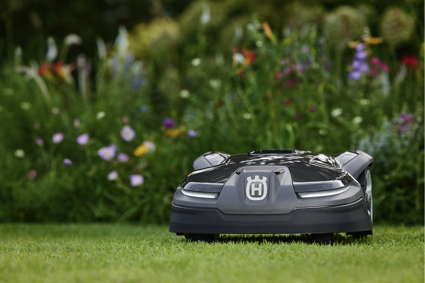 Husqvarna Automower 405X robotic lawn mower 18